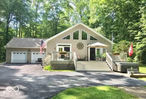 8770 E Southshore Dr, Unionville, IN 47468