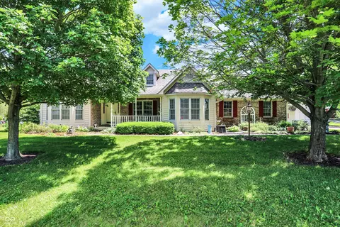 977 N Jennifer Dr, Greenfield, IN 46140