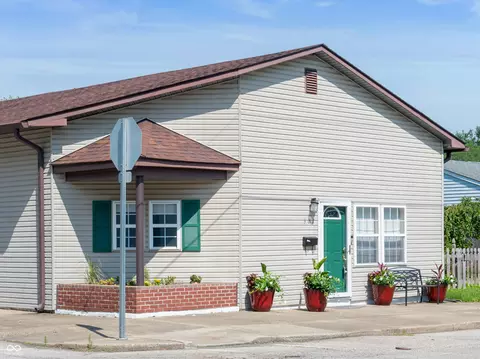 302 School St, Greenfield, IN 46140