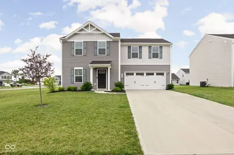 9735 Oakgrove Dr, Pendleton, IN 46064