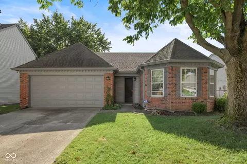 135 Stoneybrook Dr, Greenwood, IN 46142