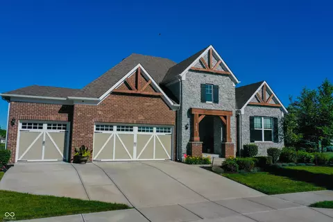 9692 Summerton Dr, Fishers, IN 46037