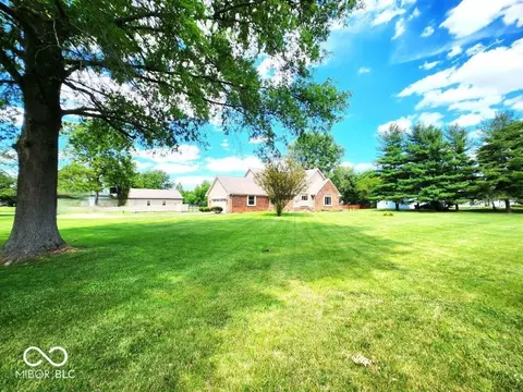 3927 Wildwood Dr, Indianapolis, IN 46239