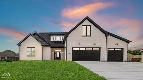 8115 Spring Valley Dr, Plainfield, IN 46168