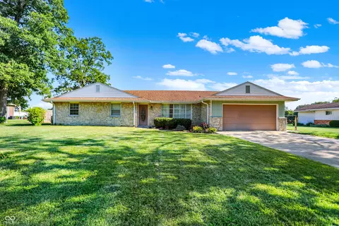 6300 W Harper Dr, Yorktown, IN 47396