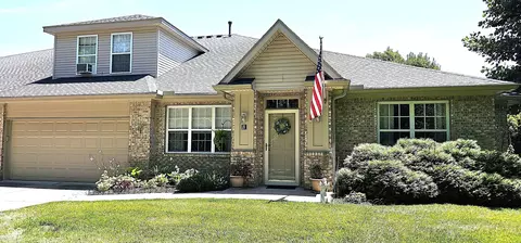 6844 Park Square Dr #B, Avon, IN 46123