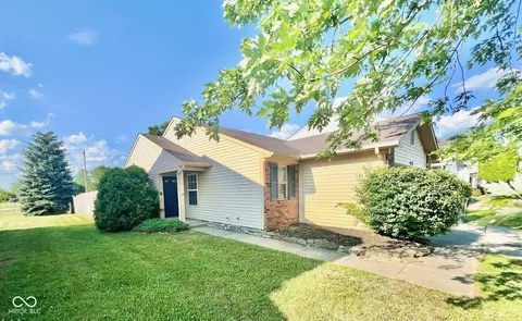 512 Rocky Meadow Dr, Greenwood, IN 46143