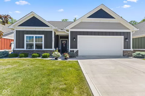 4289 W Hidden Preserve Cv, New Palestine, IN 46163