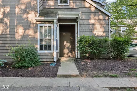 7846 Harbour Isle, Indianapolis, IN 46240