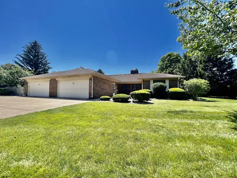 925 Whispering Trl, Greenfield, IN 46140