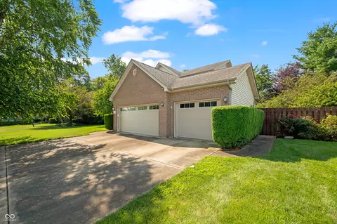 941 Peregrine Dr, Columbus, IN 47203