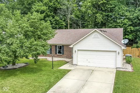 6448 Angel Falls Dr, Noblesville, IN 46062