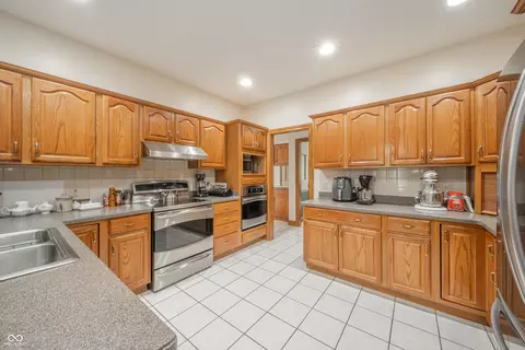 Kitchen - 6204 S Fox Chase, Pendleton, IN 46064 photo 5 of 7