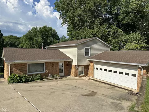 1145 Locust Dr, Martinsville, IN 46151