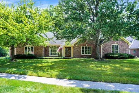6713 Forrest Commons Blvd, Indianapolis, IN 46227