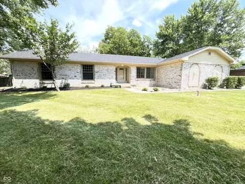 1215 S Buttercup Dr, New Palestine, IN 46163