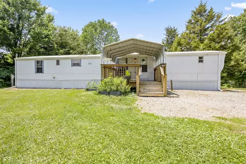 7198 E Robertson Rd, Nashville, IN 47448