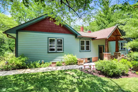 26 Valley Dr, Greenfield, IN 46140
