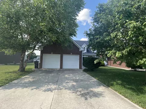104 Pickerel Ct, Trafalgar, IN 46181