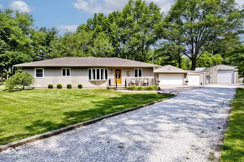 6824 W Stinemyer Rd, New Palestine, IN 46163