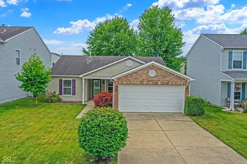 9393 W Quarter Moon Dr, Pendleton, IN 46064 photo 2