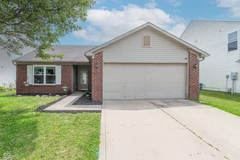 1375 Egret Ln, Greenwood, IN 46143