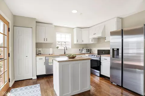 Kitchen - 2139 Dakota Dr, Franklin, IN 46131 photo 2 of 3