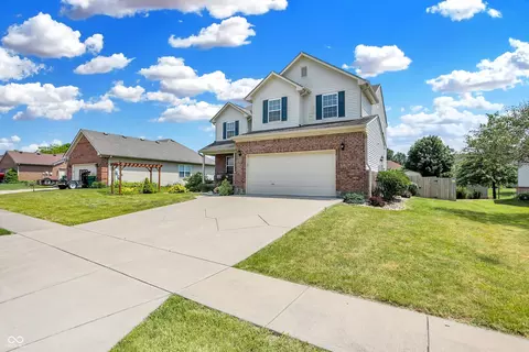 Exterior - 2139 Dakota Dr, Franklin, IN 46131 photo 3 of 11
