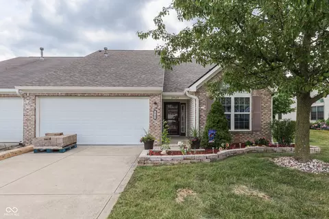 2949 Cadogan Dr, Greenwood, IN 46143