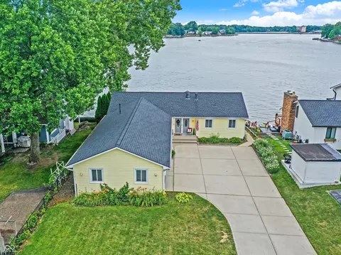 1080 Nantucket Dr, Cicero, IN 46034