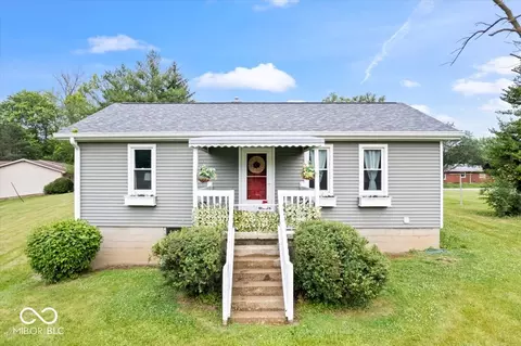9049 W Forest Dr, Elwood, IN 46036