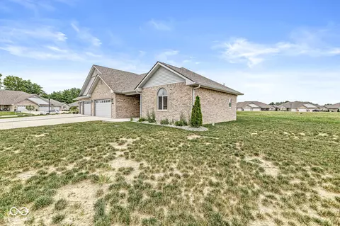 313 Bay Ridge Dr, Pendleton, IN 46064 photo 4