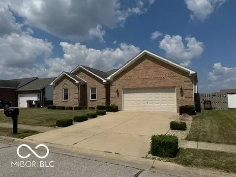4686 Bayview Dr, Columbus, IN 47203