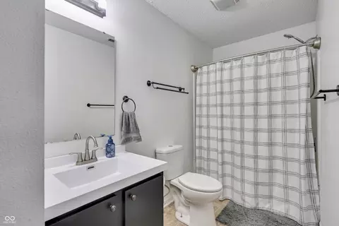 Bath - 9494 W Constellation Dr, Pendleton, IN 46064 photo 1 of 2