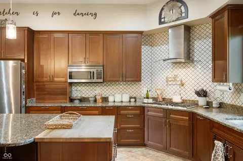 Kitchen - 7055 Mayapple Ln, Pendleton, IN 46064 photo 4 of 7