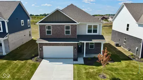5814 Aleppo Ln, Greenwood, IN 46143
