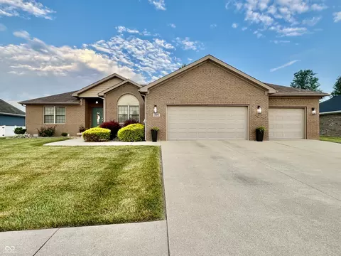1980 Sophia Ln, Seymour, IN 47274