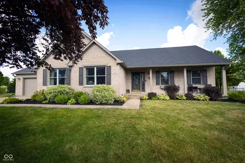 9095 Beckoning Dr, Pittsboro, IN 46167