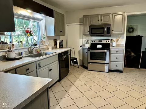 1361 N 400 E, Windfall, IN 46076 photo 5