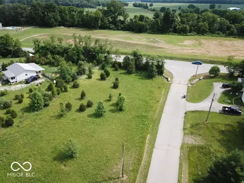 3967 Squire Lakes Dr, North Vernon, IN 47265