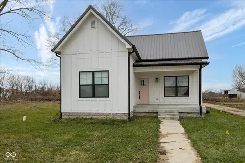 706 S Main St, Whitestown, IN 46075