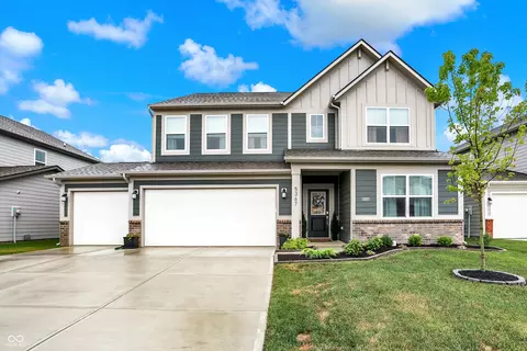 5367 Oak Knoll Dr, Whitestown, IN 46075