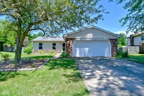 5438 Honey Manor Dr, Indianapolis, IN 46221