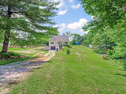 6655 Crooked Creek Dr, Martinsville, IN 46151