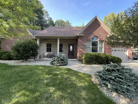 374 Woodside Ct, Batesville, IN 47006
