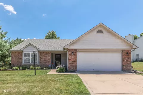 4541 Driftwood Ln, Greenwood, IN 46143