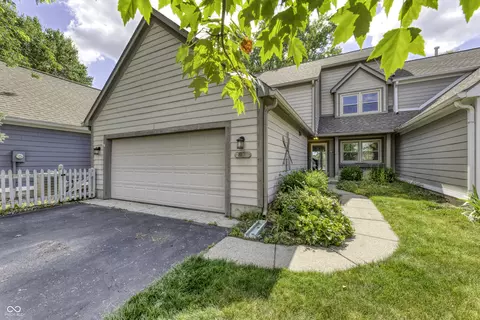 8182 River Bay Dr E, Indianapolis, IN 46240