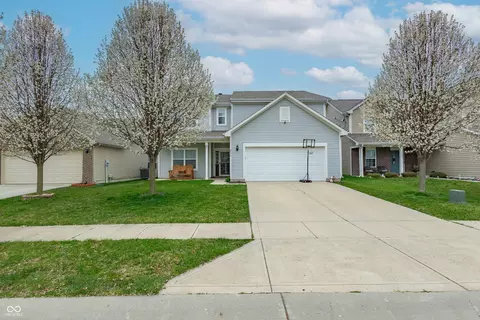 2534 Cedarmill Dr, Franklin, IN 46131