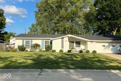 611 Ash Dr, Carmel, IN 46032