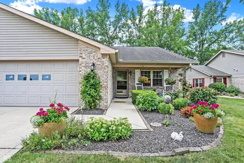 4015 Oak Trail Dr, Indianapolis, IN 46237